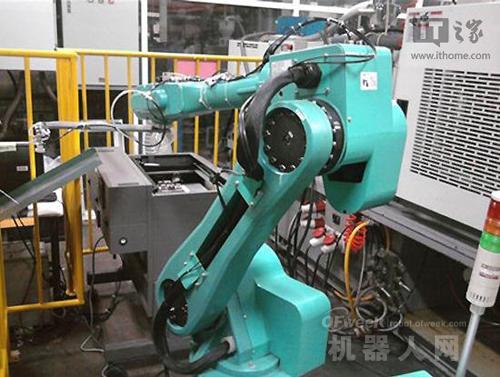 富士康自动化转型 机器人组装苹果iPhone面临的两大核心挑战